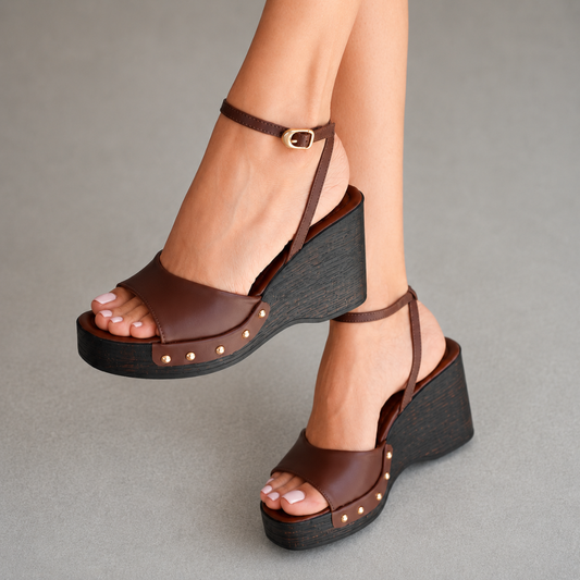 Sandalias de Cuña con Efecto Madera y Tachas®