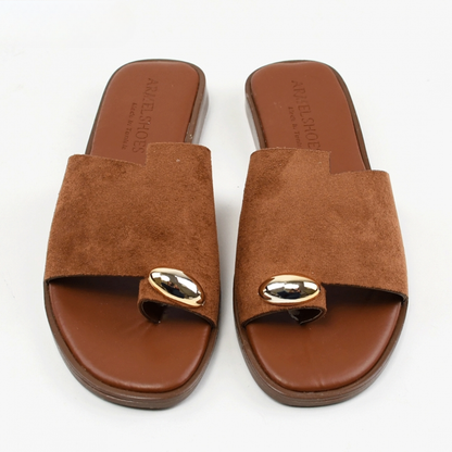 Sandalias Planas con Detalle Metálico