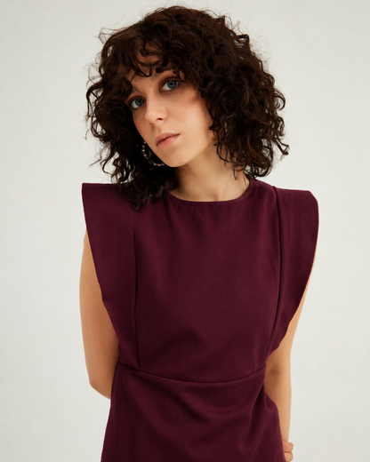 Vestido Corto con Hombreras