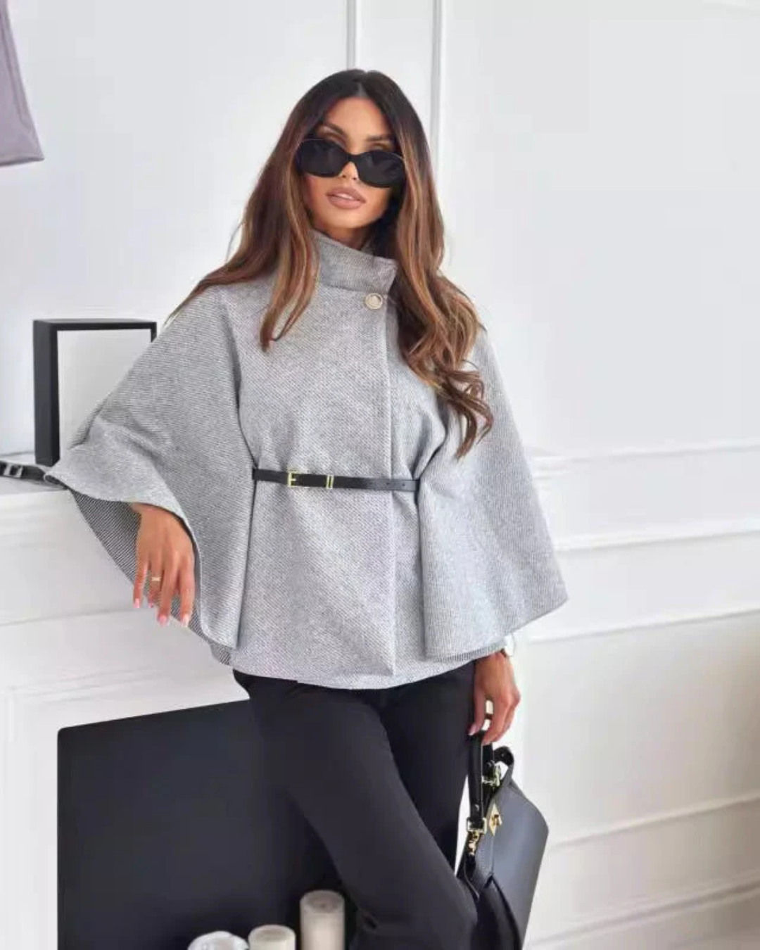 Abrigo elegante con cinturón para mujer