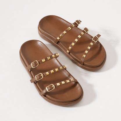 Sandalias Planas con Tachas Metalizadas®