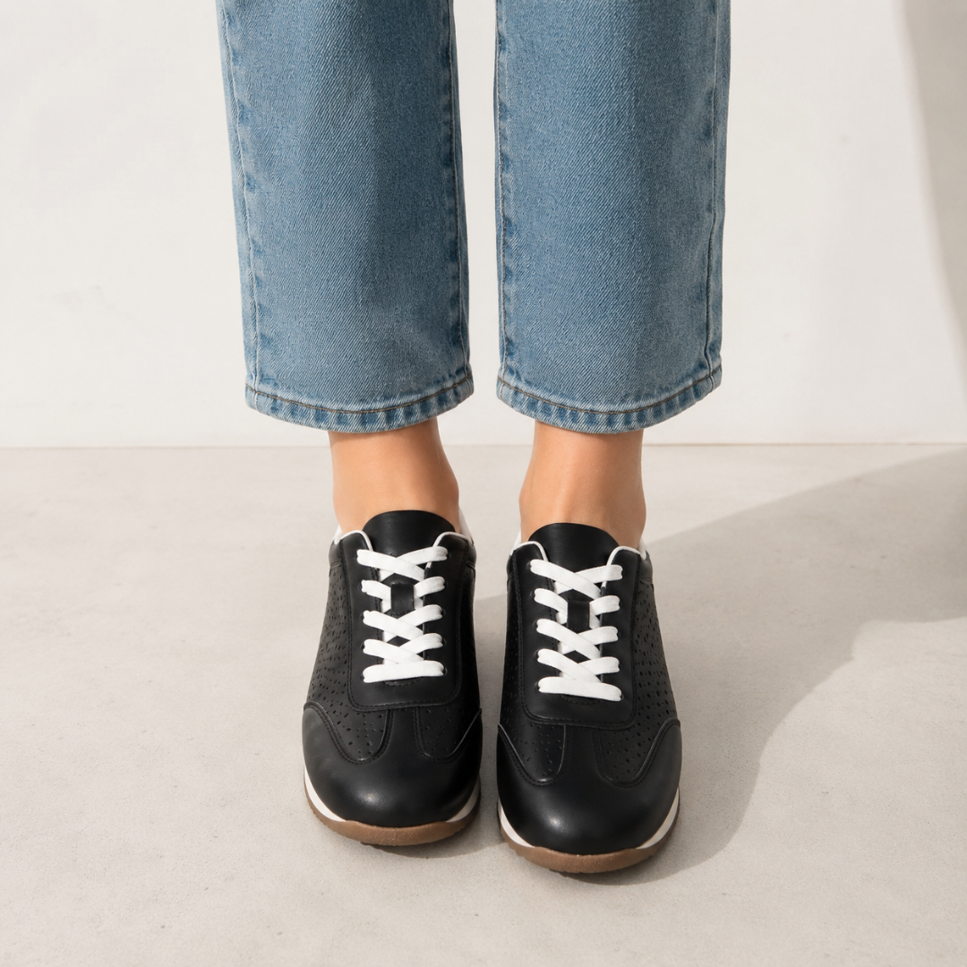 Zapatillas Perforadas con Cordones