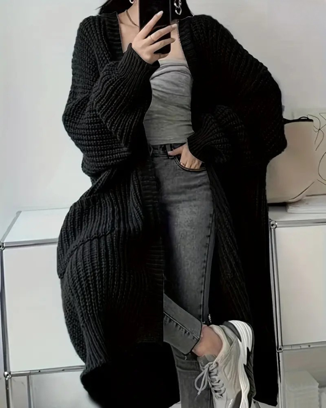 Abrigo largo para mujer con estilo abierto y bolsillos frontales