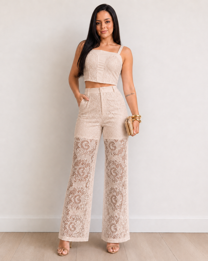 Conjunto de encaje con top y pantalones