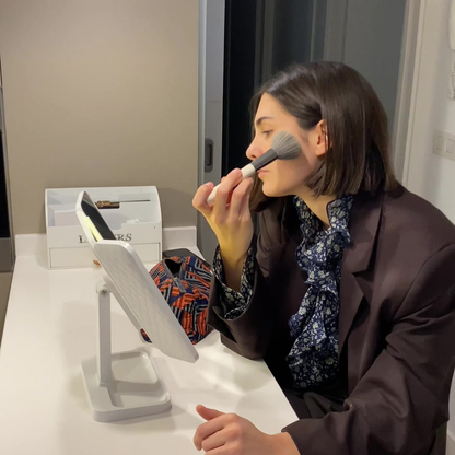 Espejo de Maquillaje LED Plegable con Triple Aumento