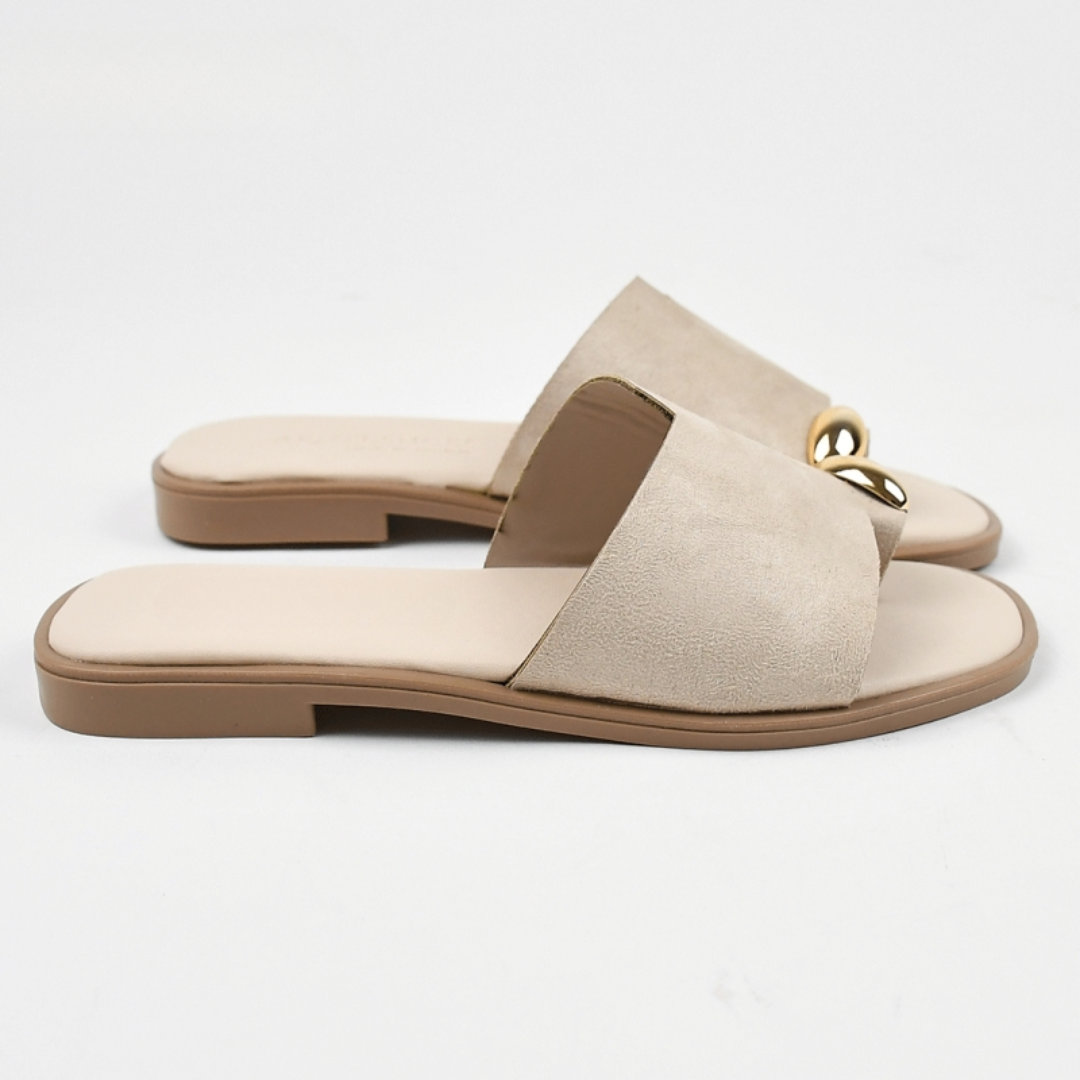 Sandalias Planas con Detalle Metálico