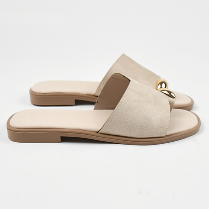 Sandalias Planas con Detalle Metálico