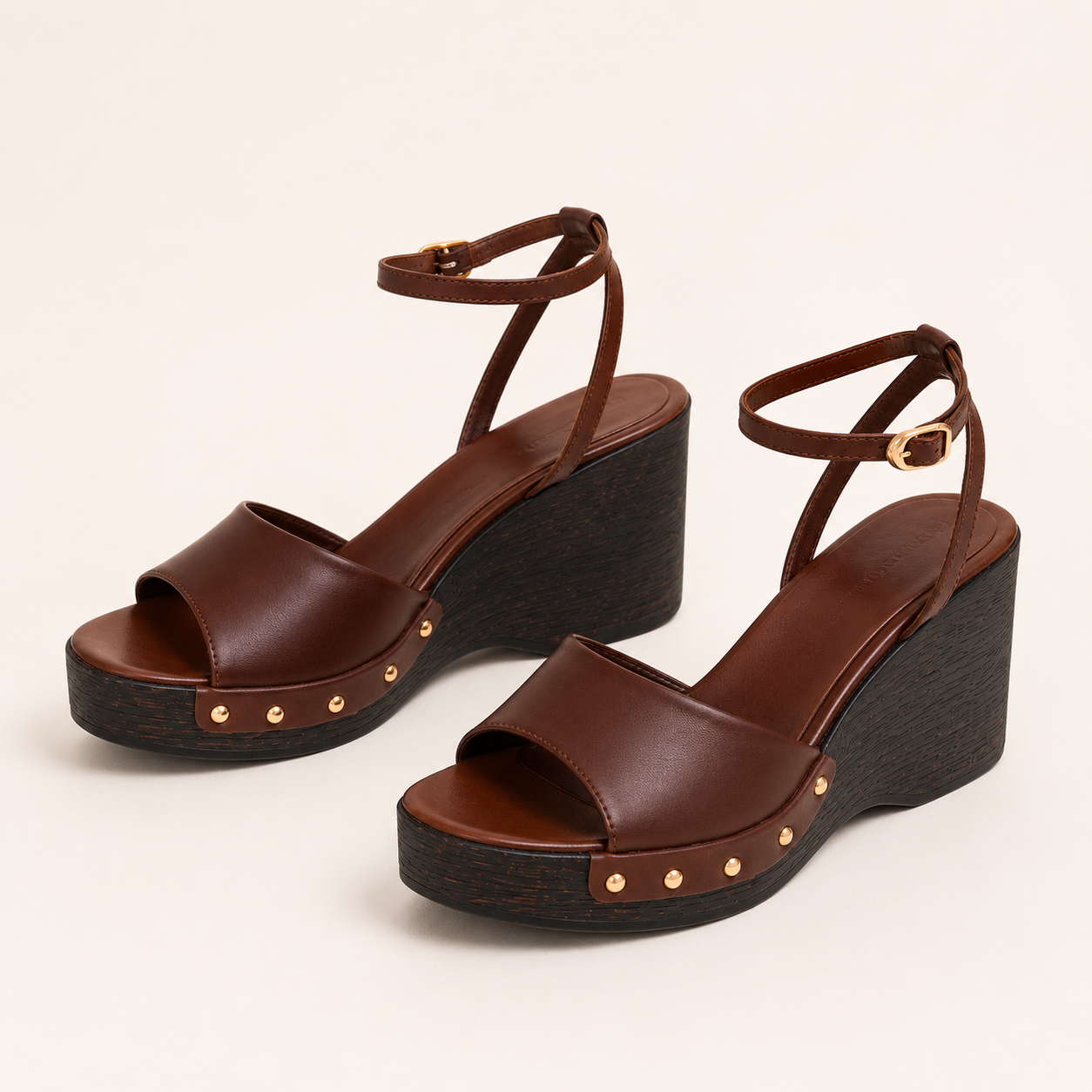 Sandalias de Cuña con Efecto Madera y Tachas®
